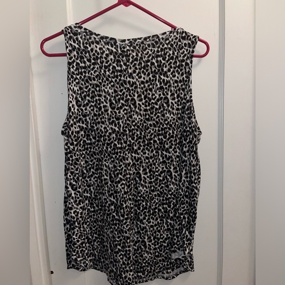 Old Navy Cheetah print Tank Top - Picture 2 of 3